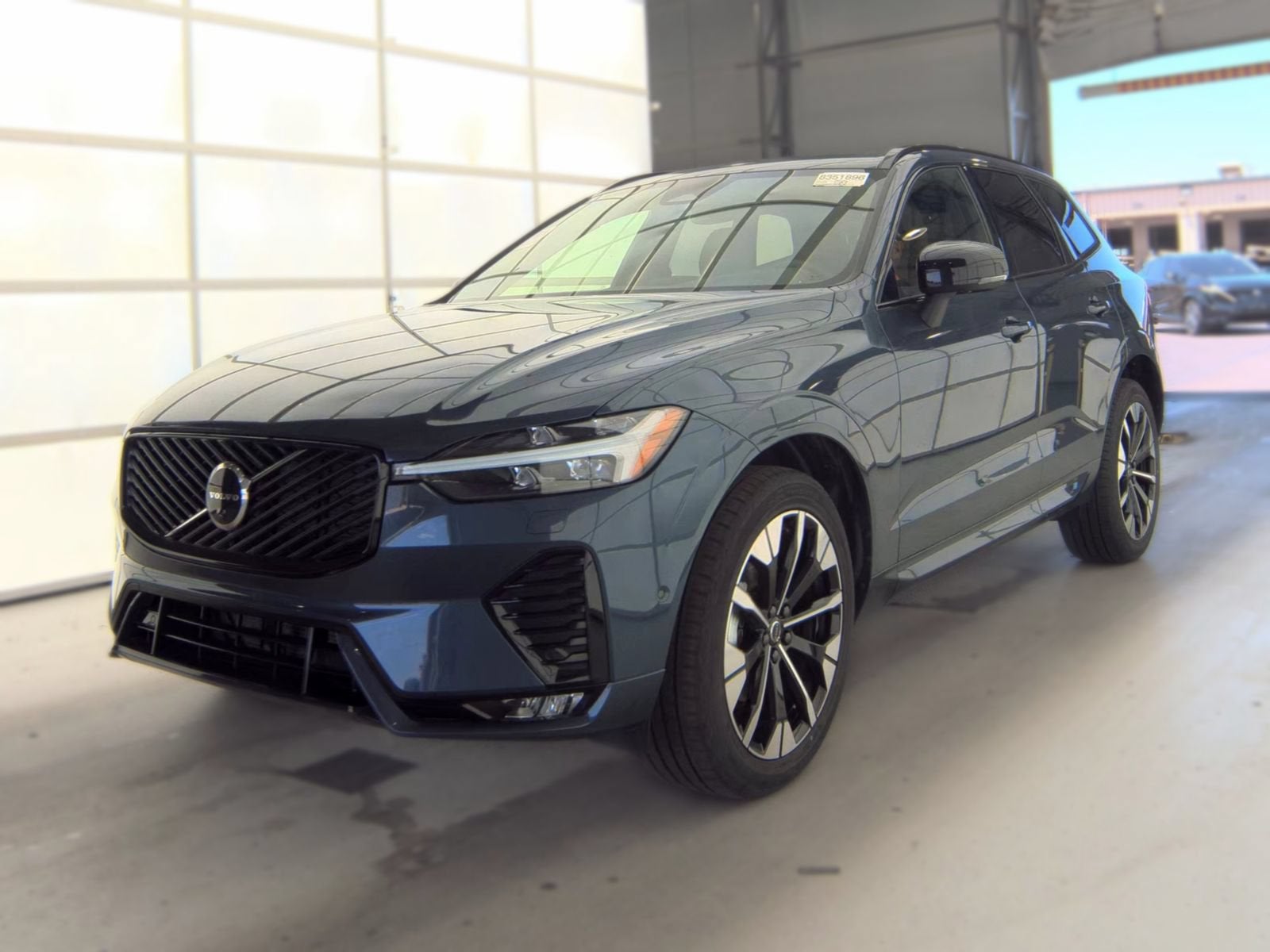 2026 Volvo XC60 Plus