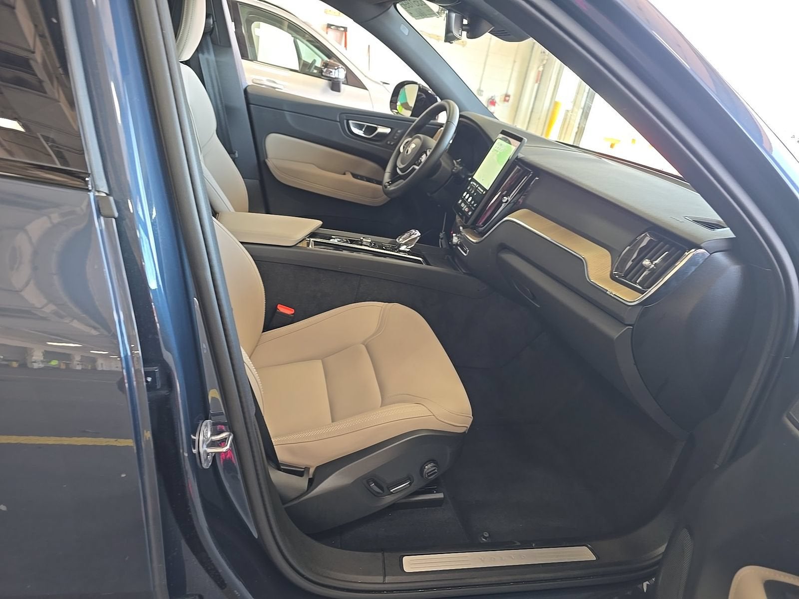 2026 Volvo XC60 Plus