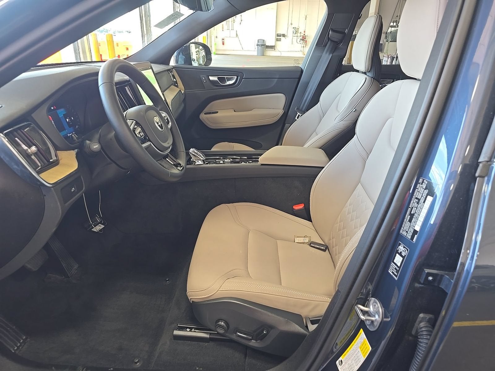 2026 Volvo XC60 Plus