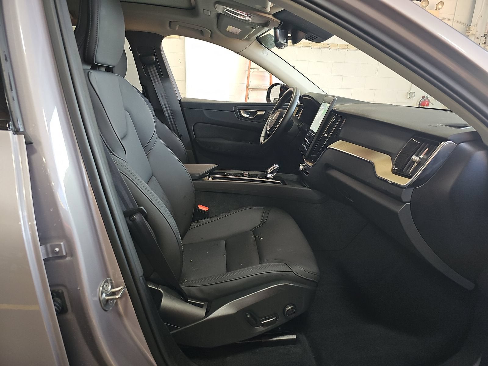 2026 Volvo XC60 Plus