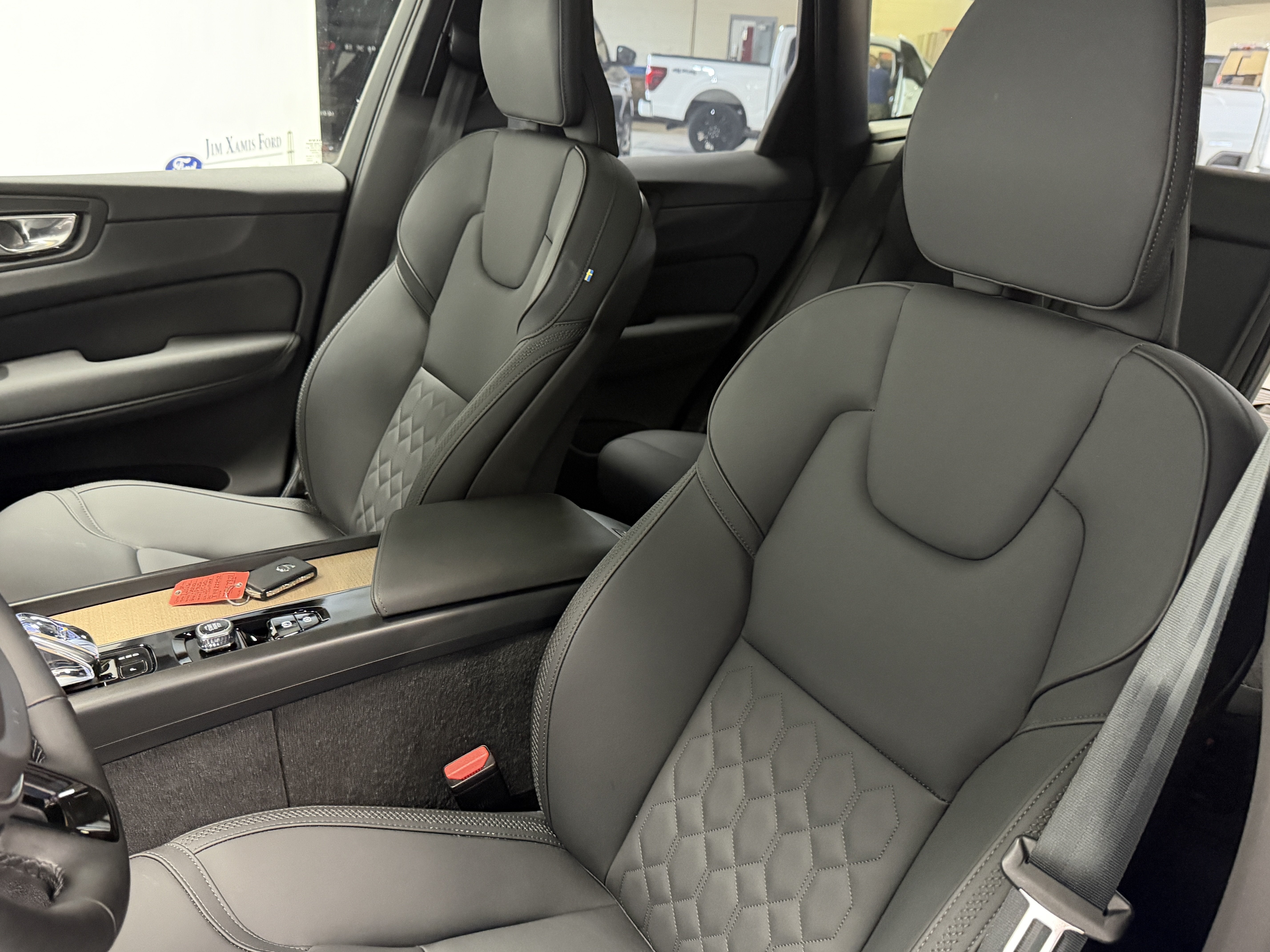 2026 Volvo XC60 Plus