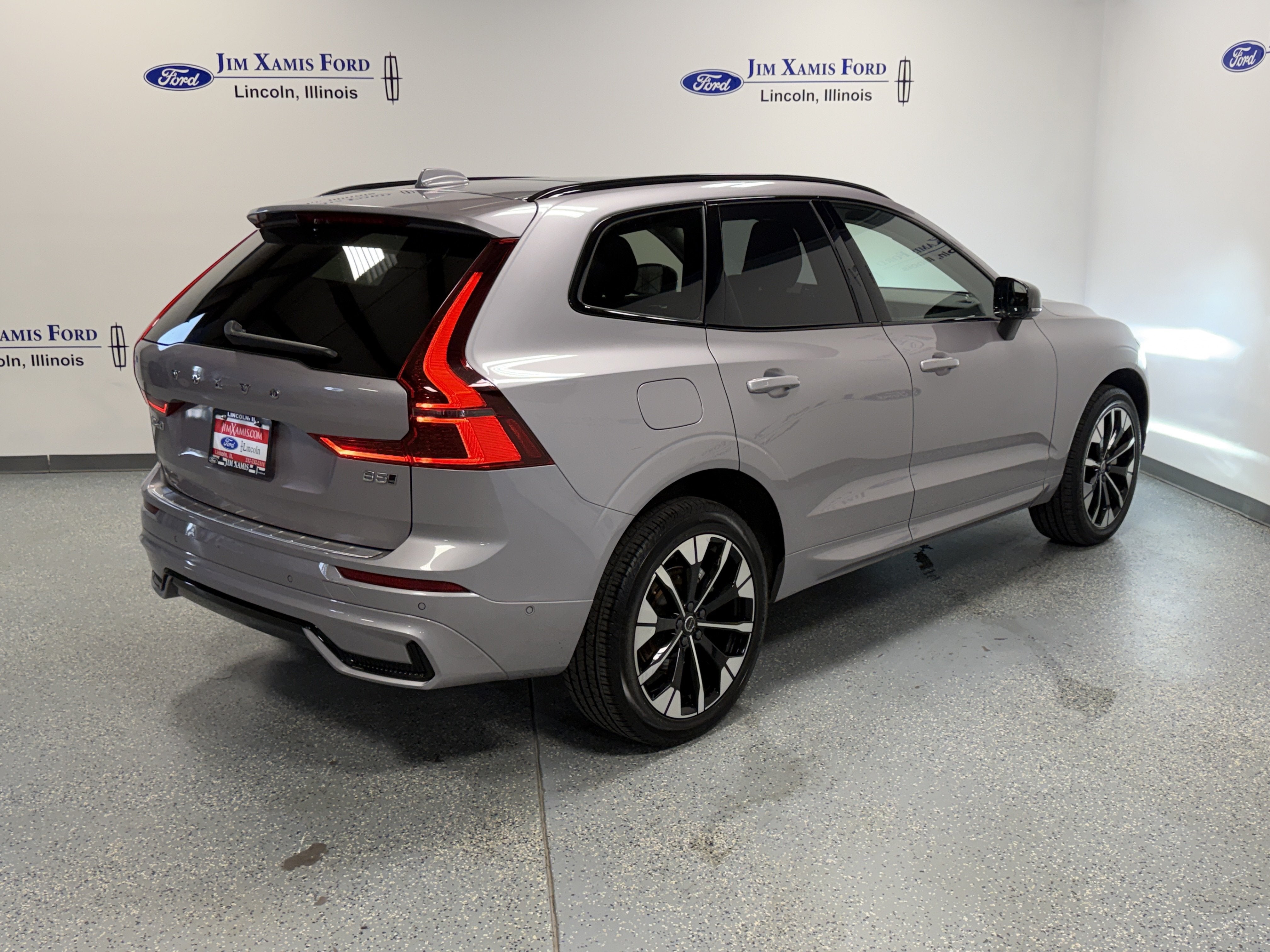 2026 Volvo XC60 Plus