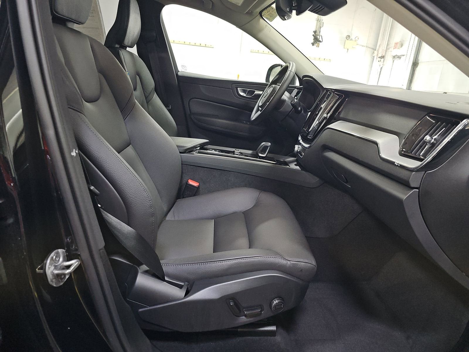 2025 Volvo XC60 Plus