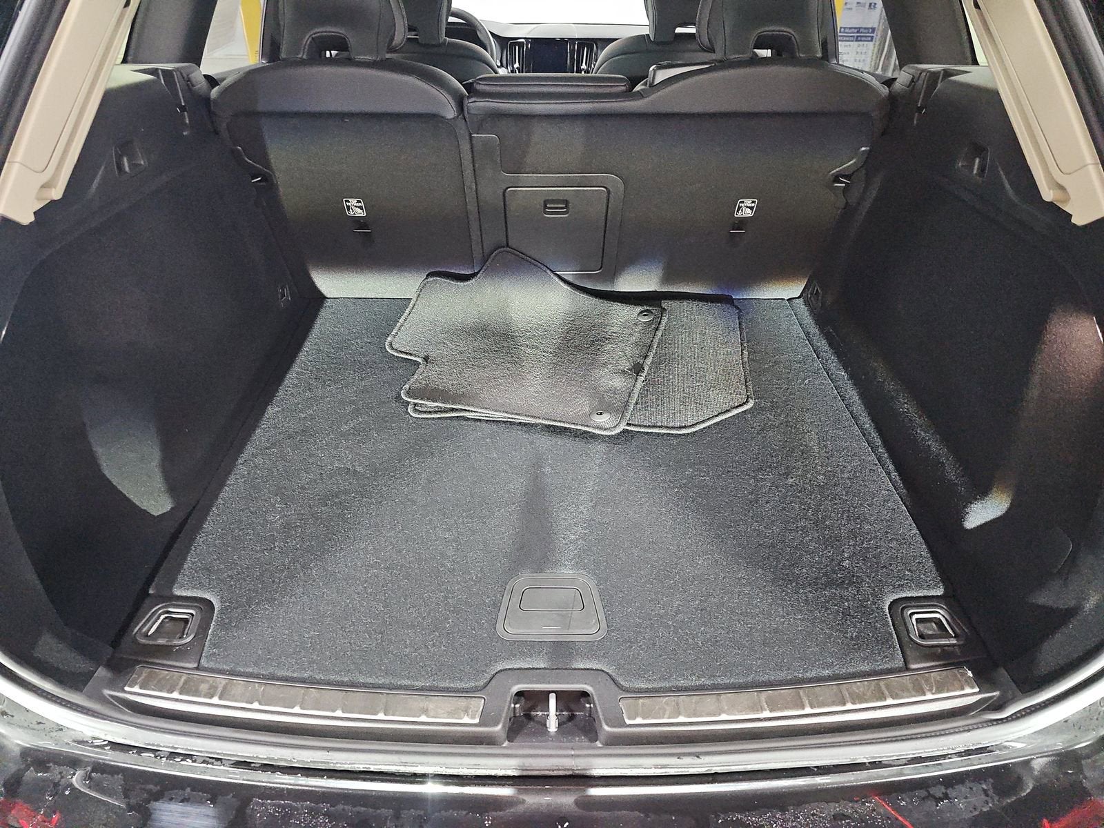 2025 Volvo XC60 Plus