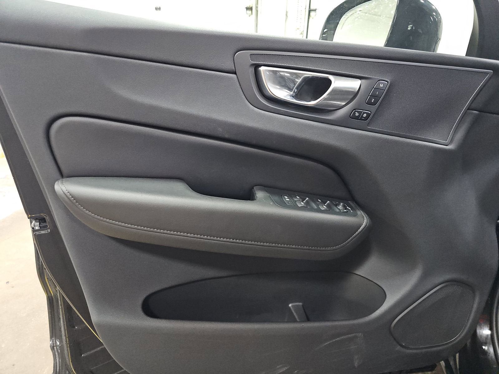 2025 Volvo XC60 Plus