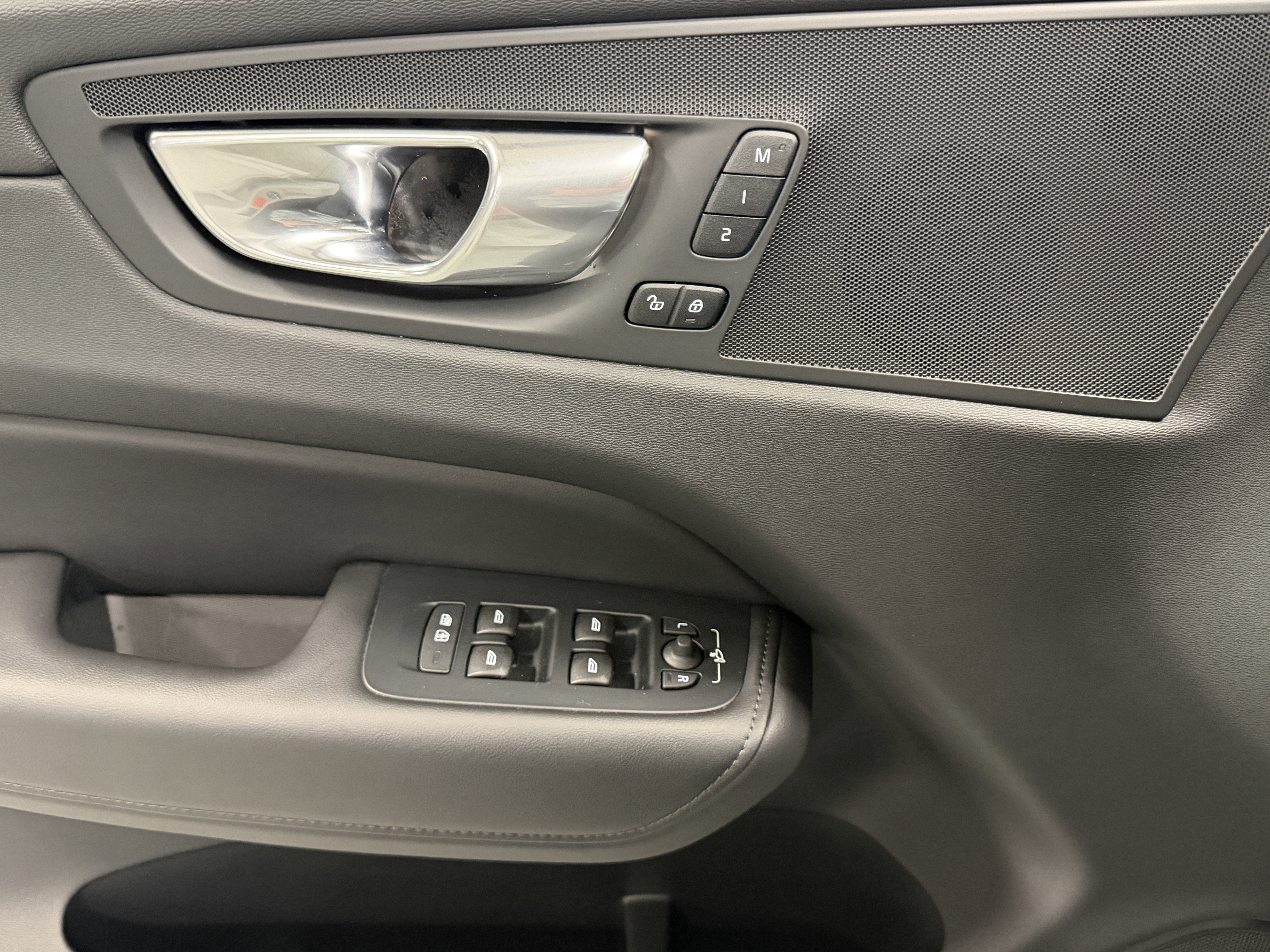 2025 Volvo XC60 Plus