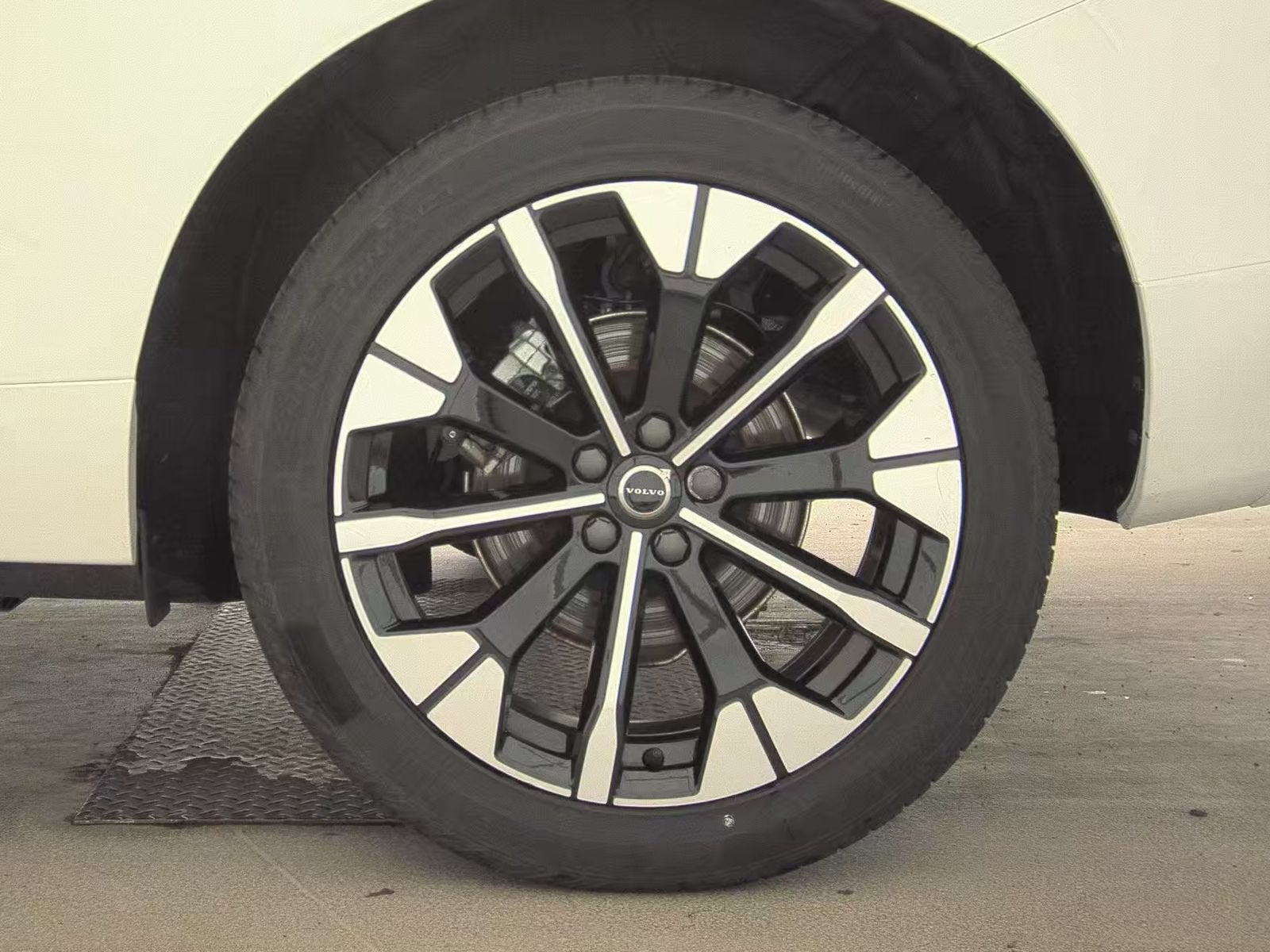 2026 Volvo XC60 Plus