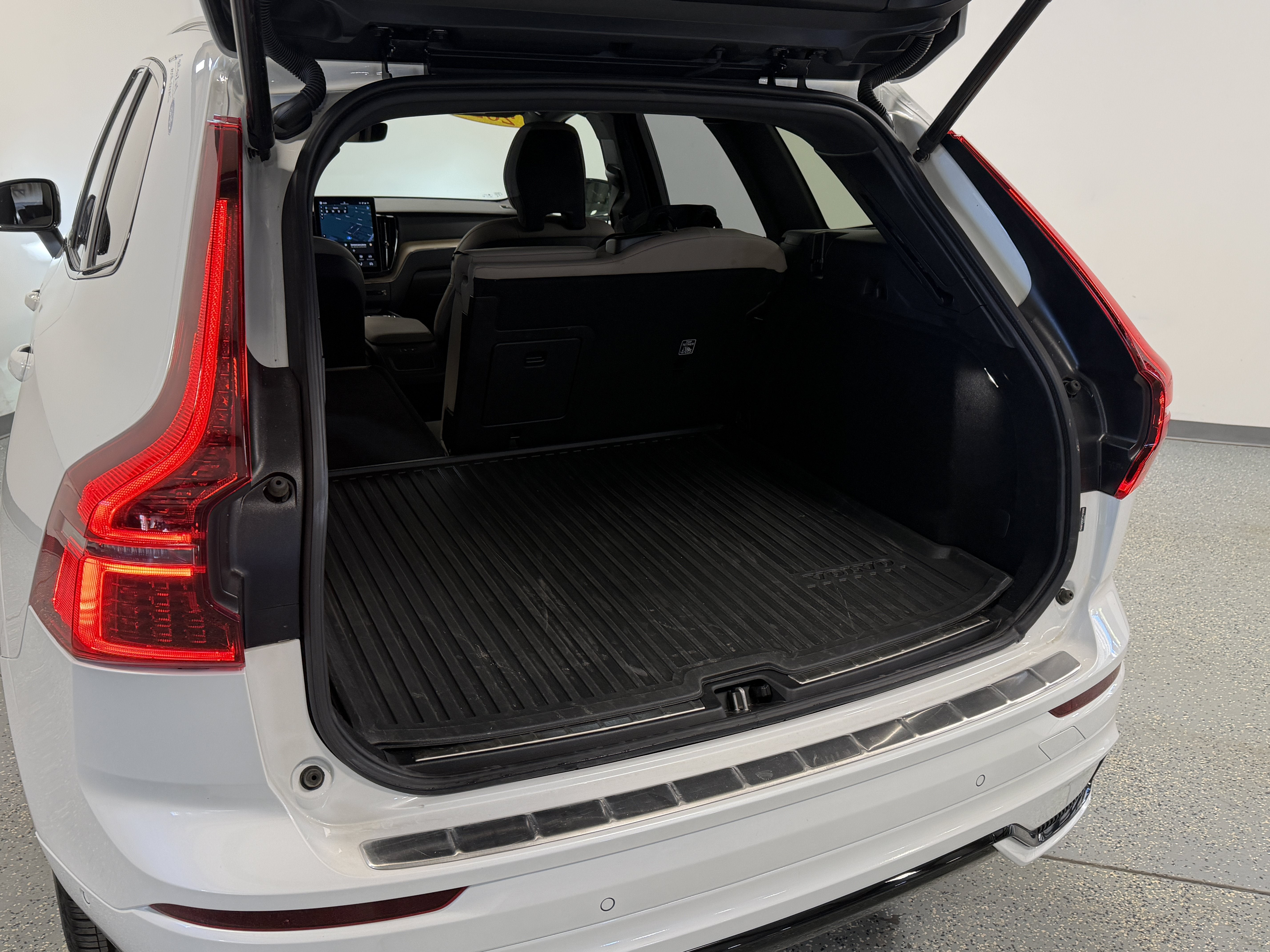 2026 Volvo XC60 Plus