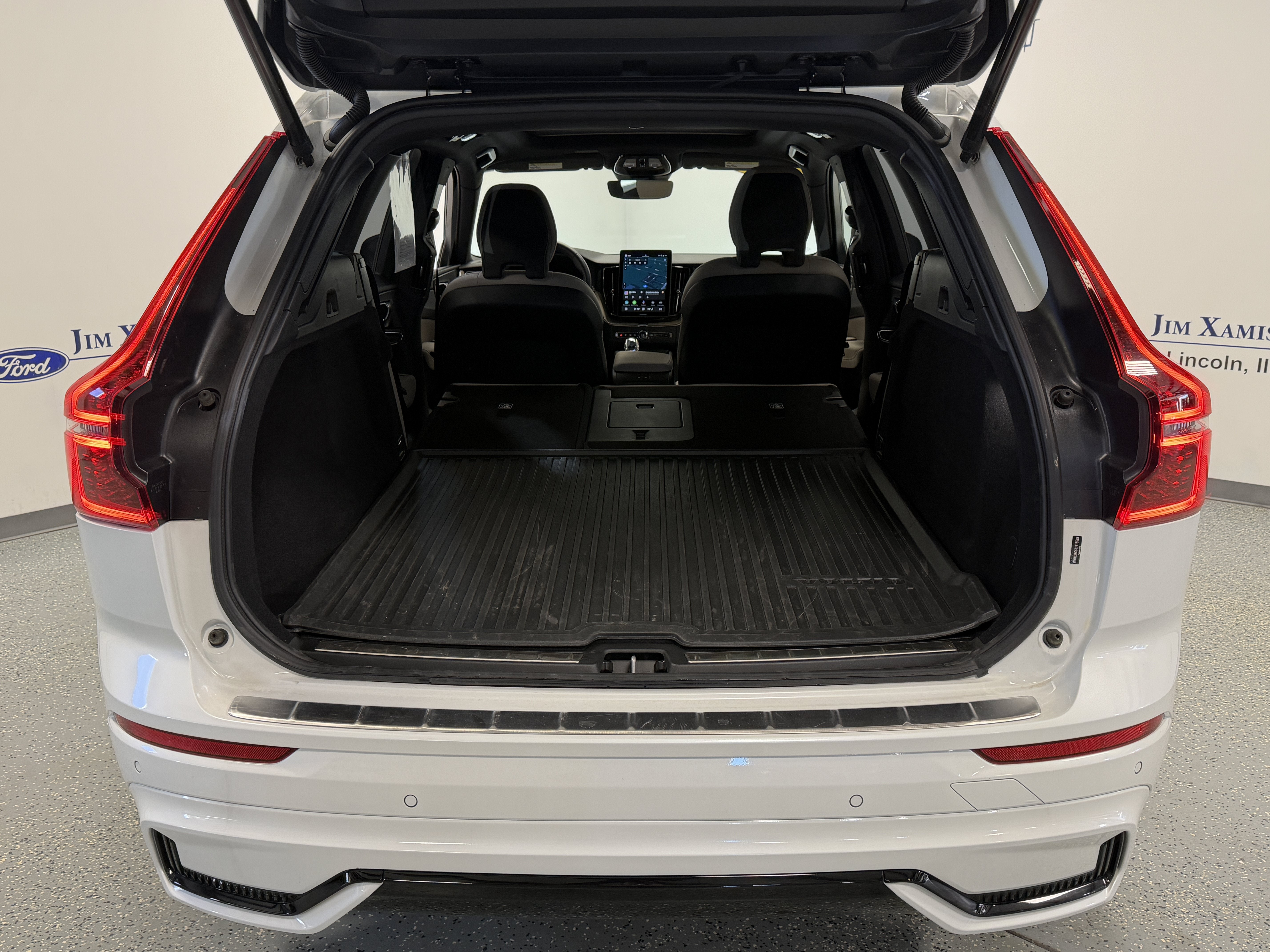 2026 Volvo XC60 Plus