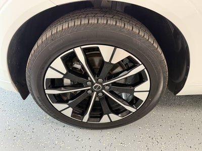 2026 Volvo XC60 Plus