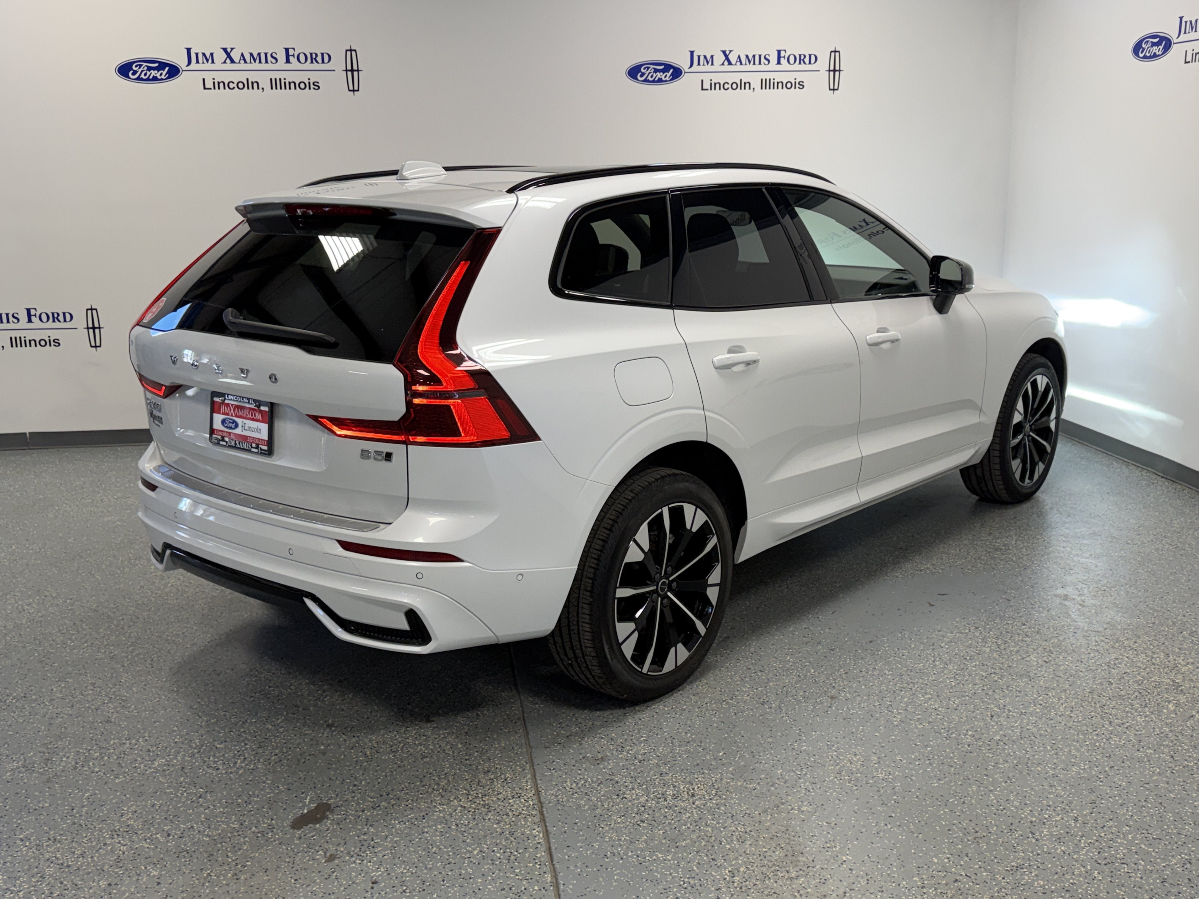 2026 Volvo XC60 Plus
