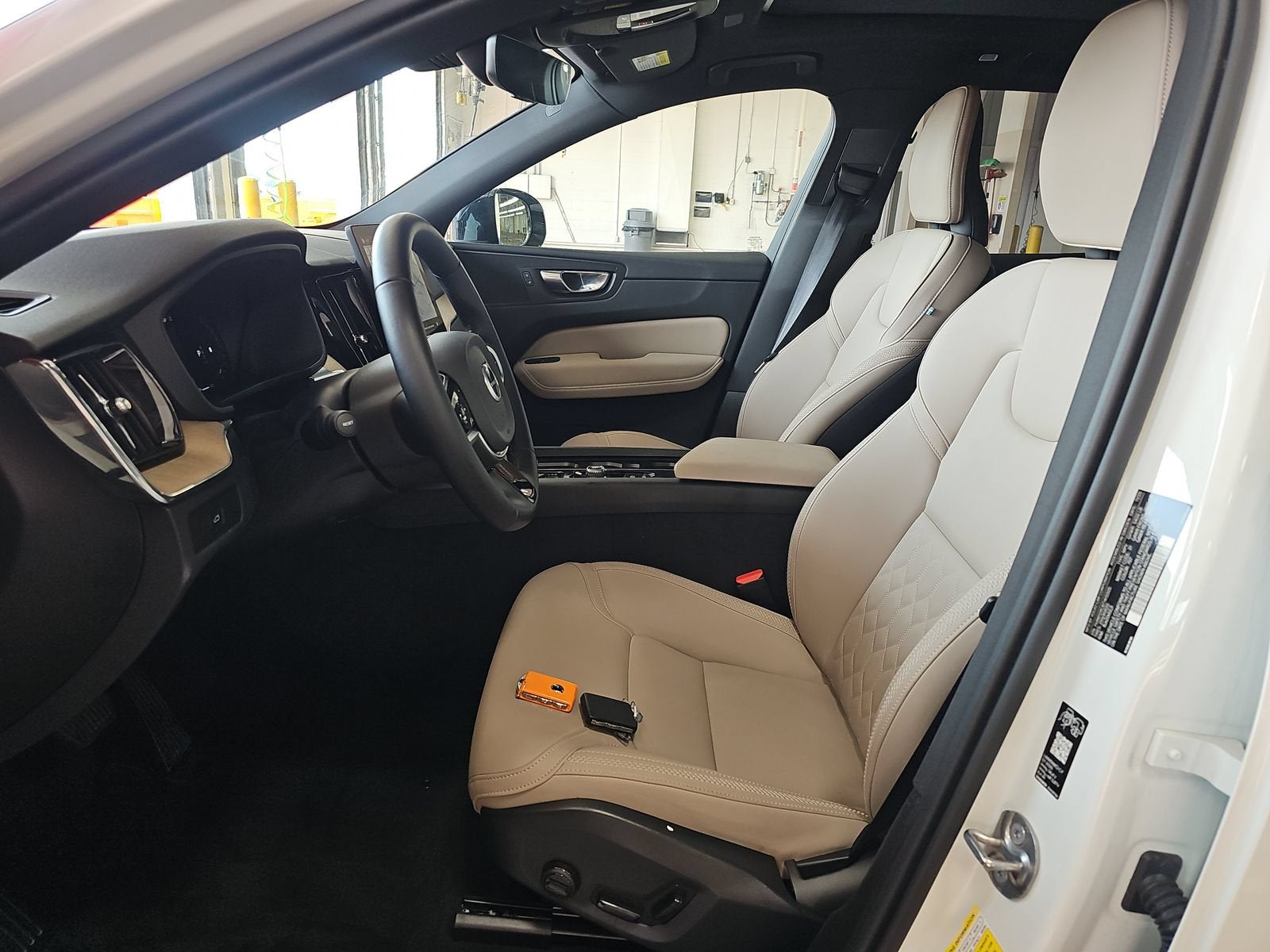 2026 Volvo XC60 Plus