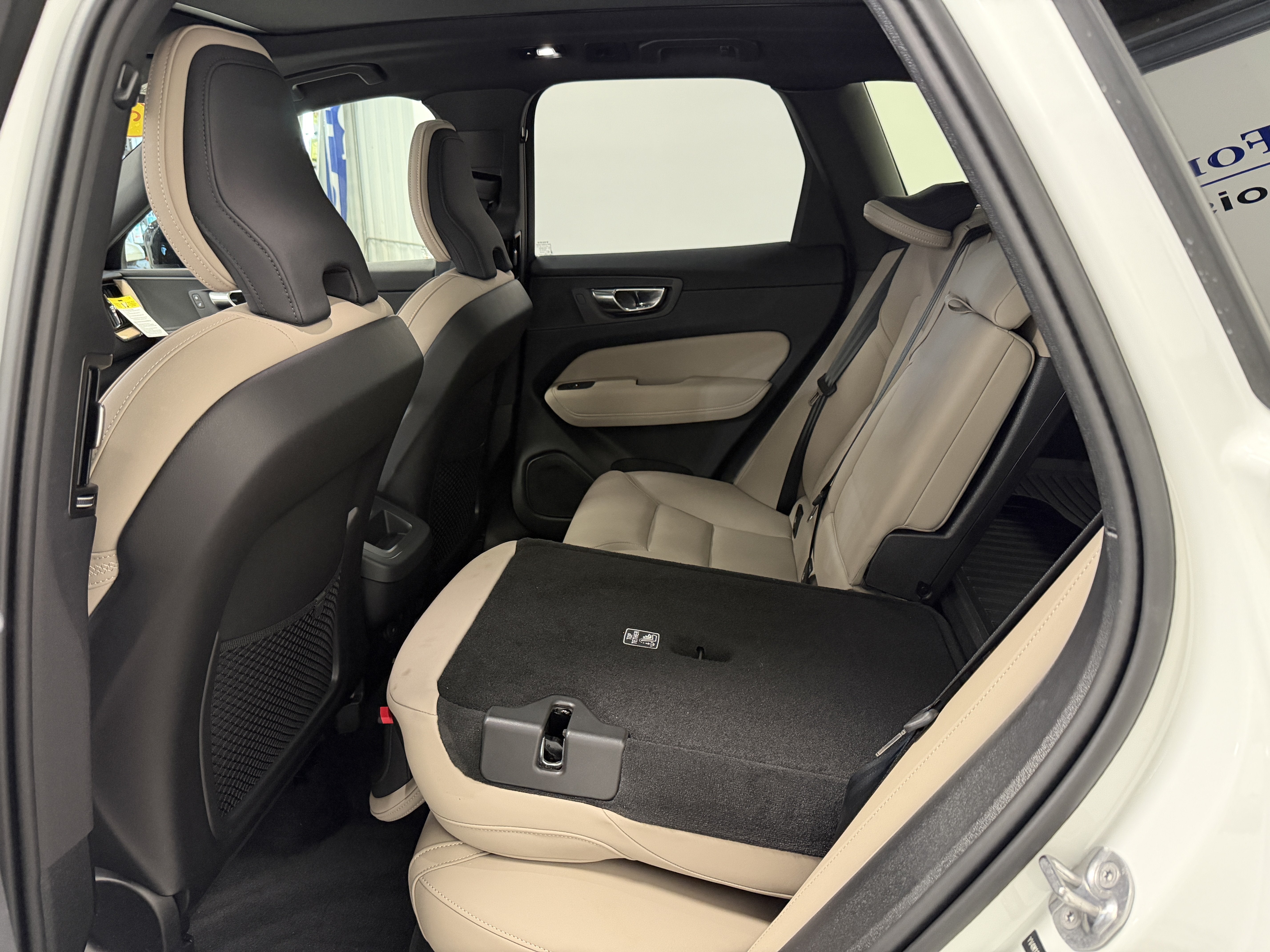 2026 Volvo XC60 Plus