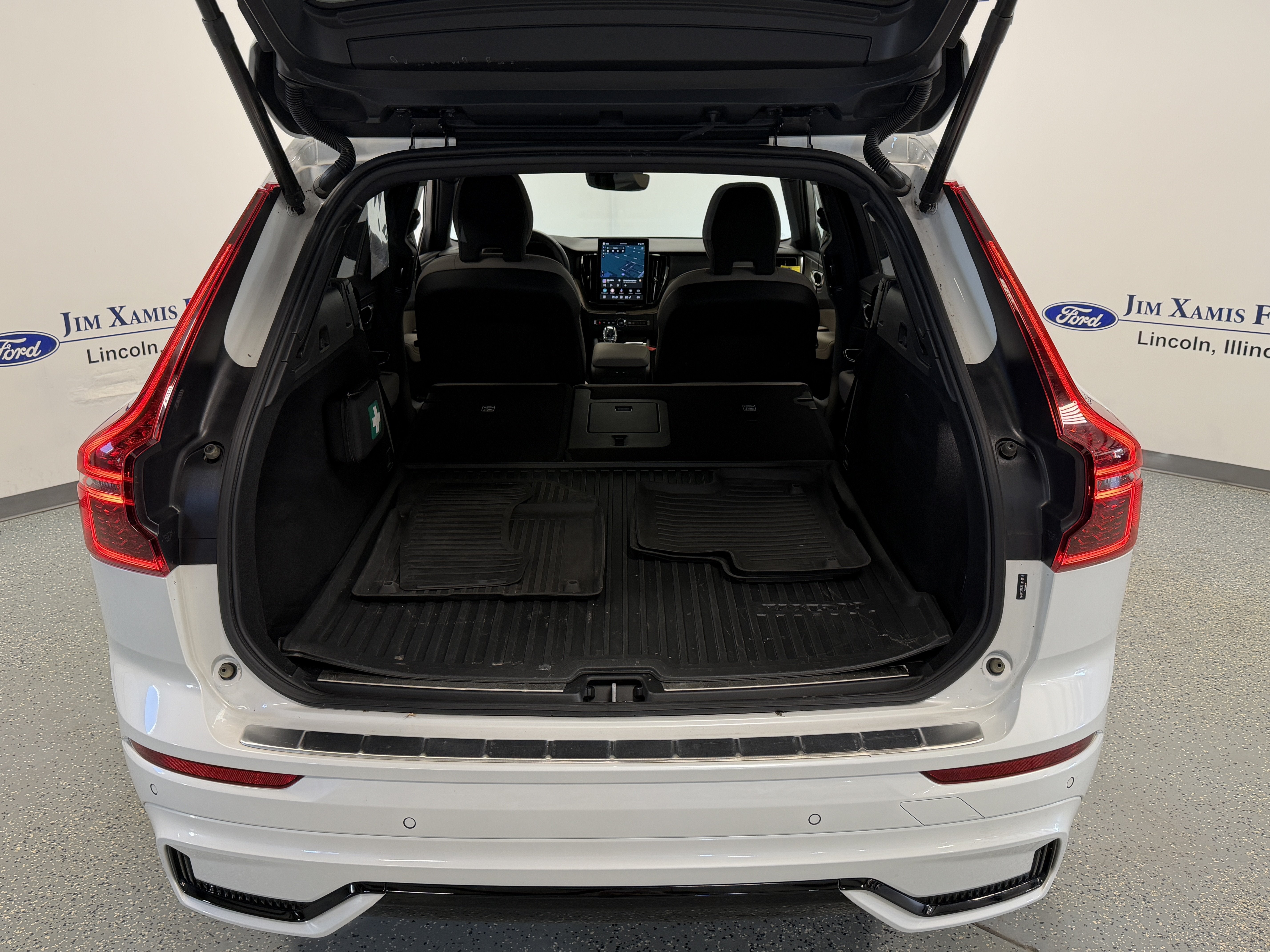 2026 Volvo XC60 Plus
