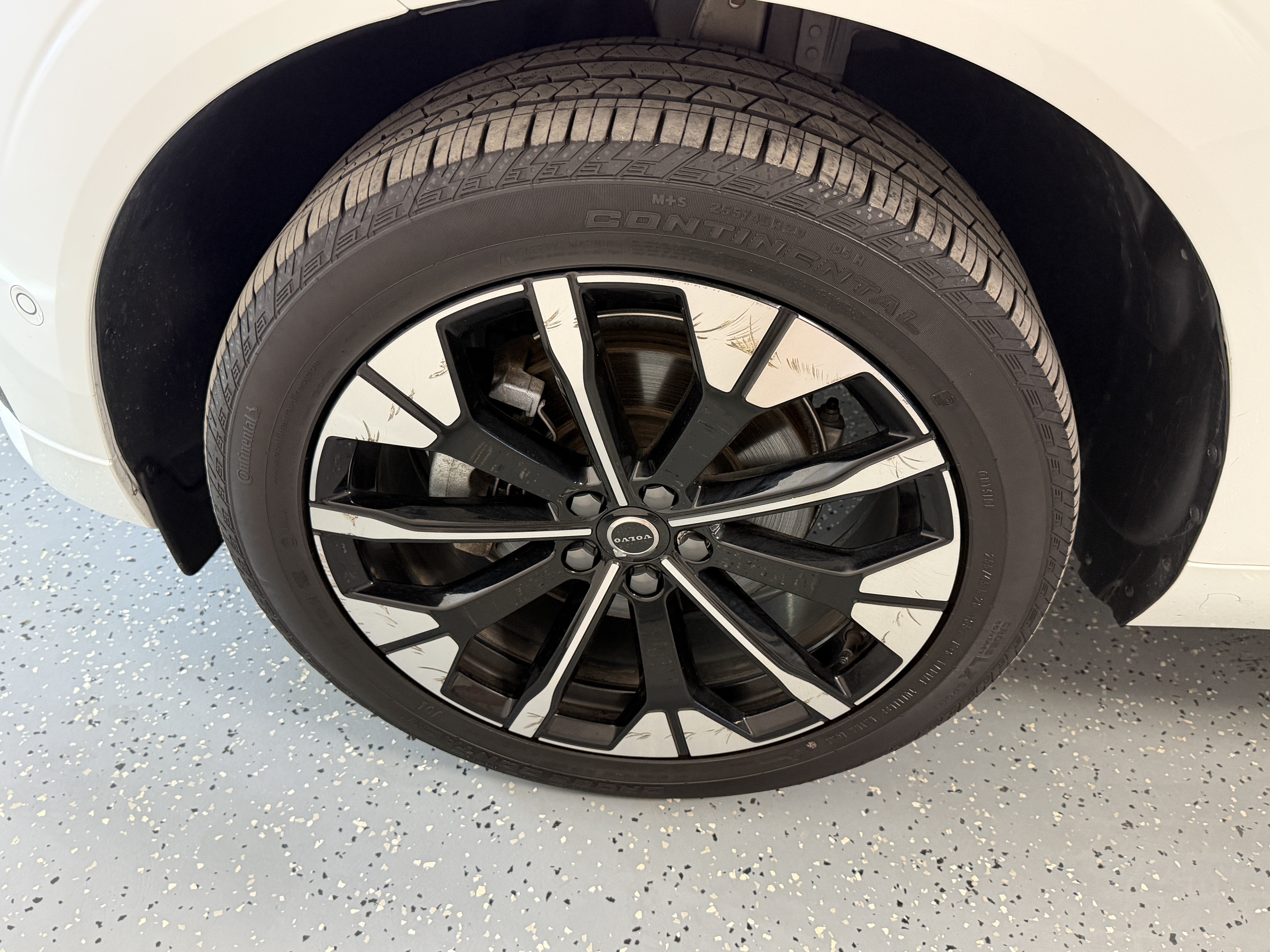 2026 Volvo XC60 Plus
