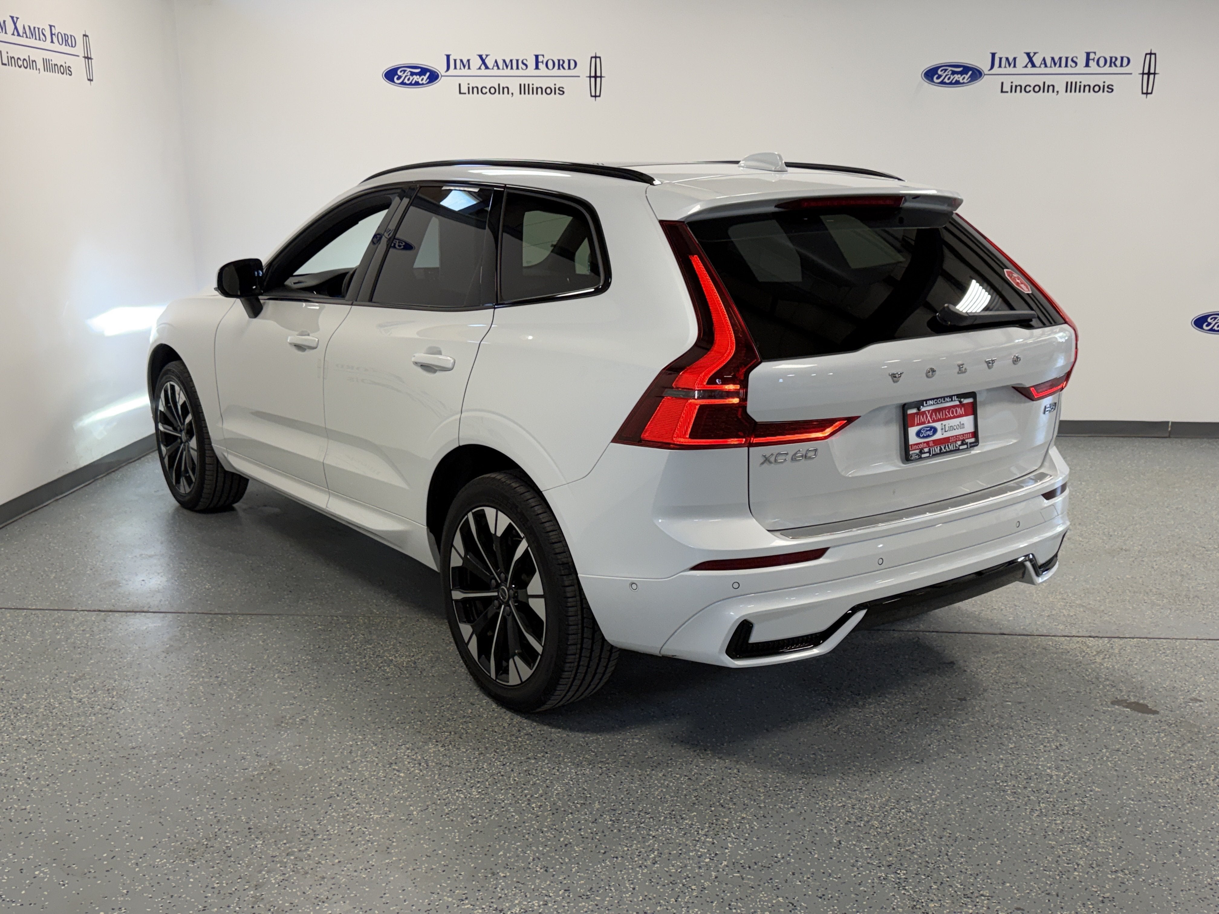2026 Volvo XC60 Plus