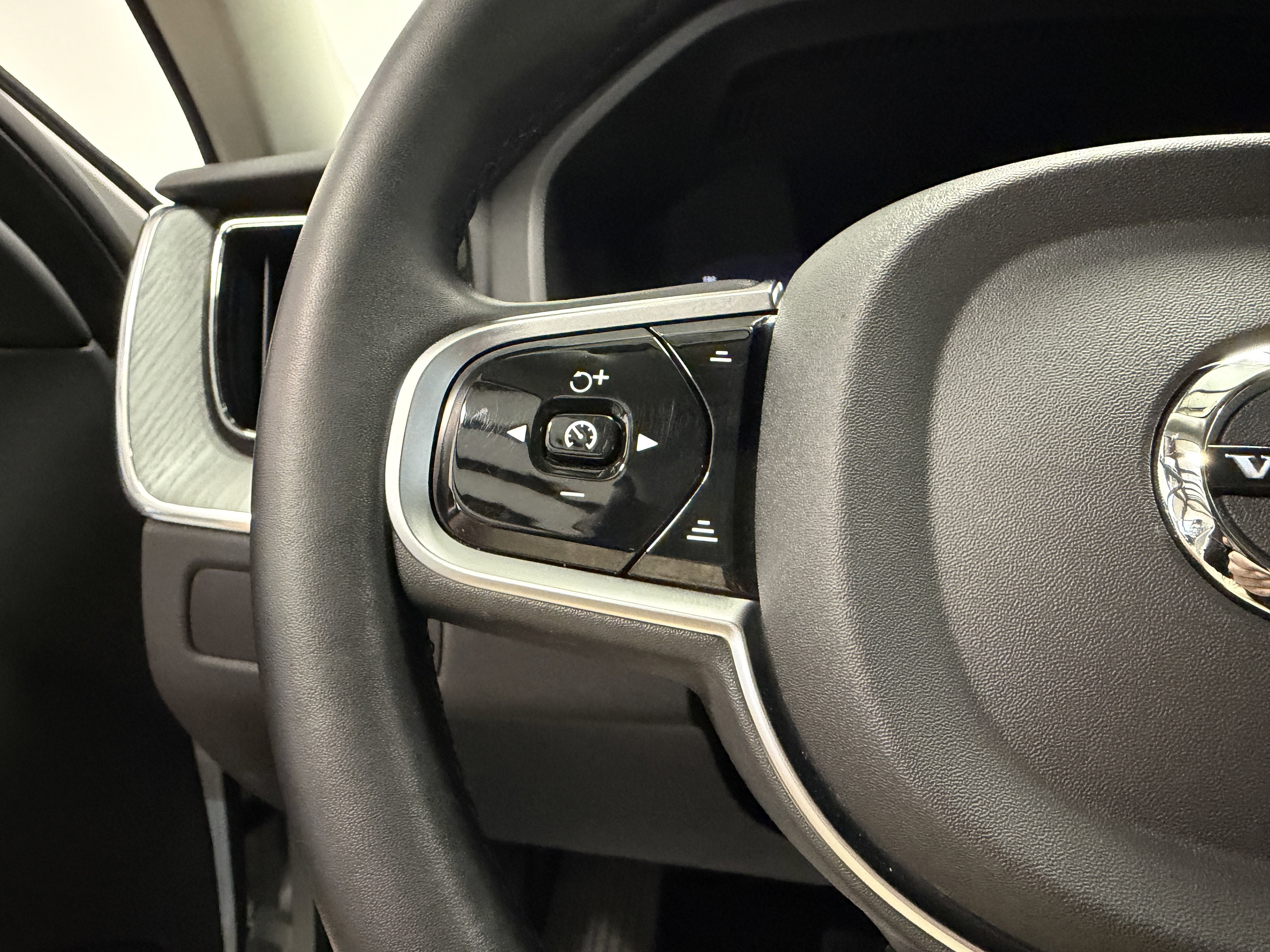 2025 Volvo XC60 Plus