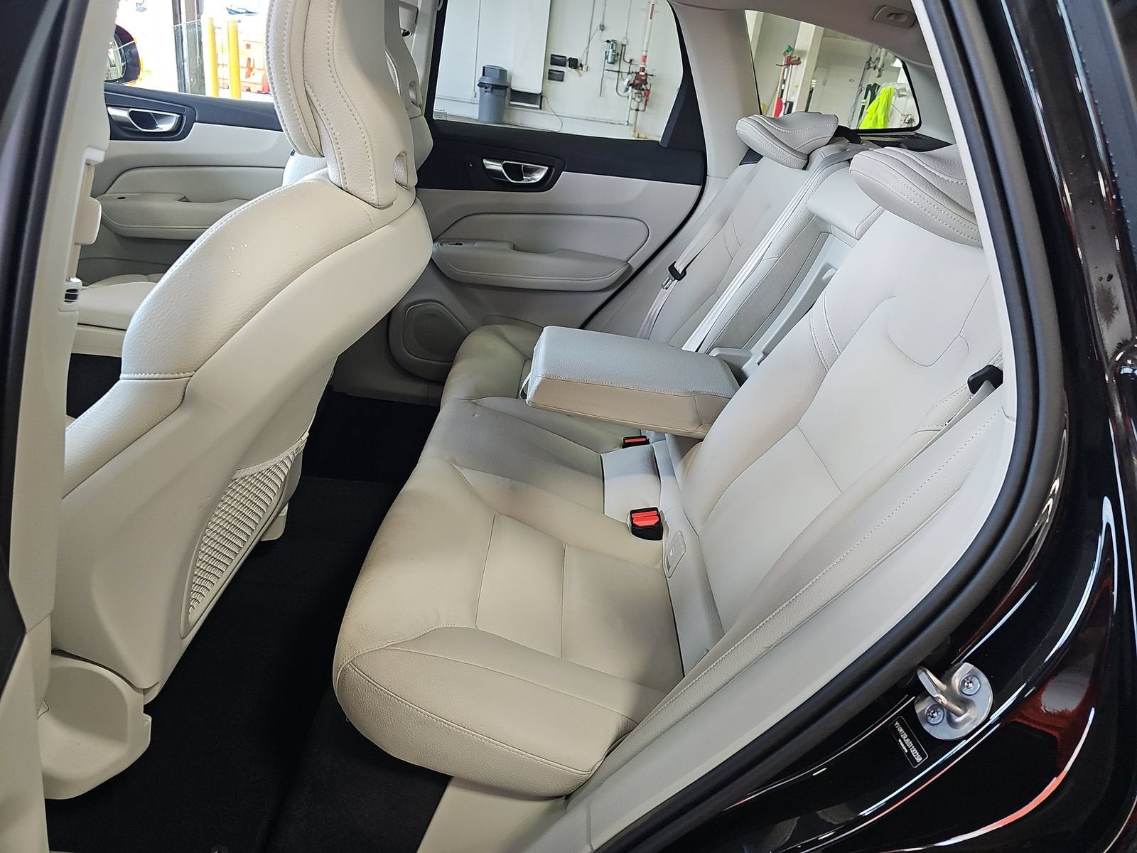 2025 Volvo XC60 Core