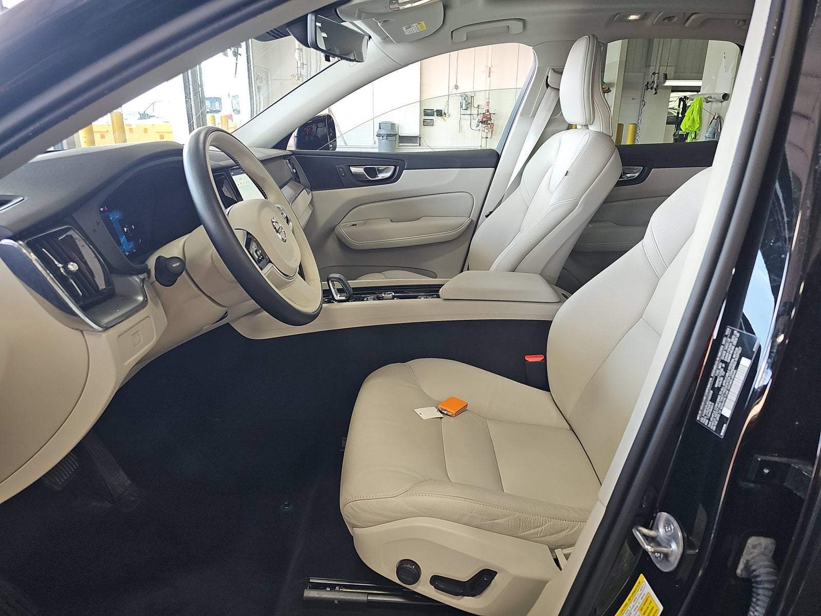 2025 Volvo XC60 Core