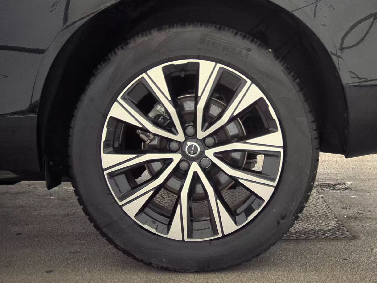 2025 Volvo XC60 Core