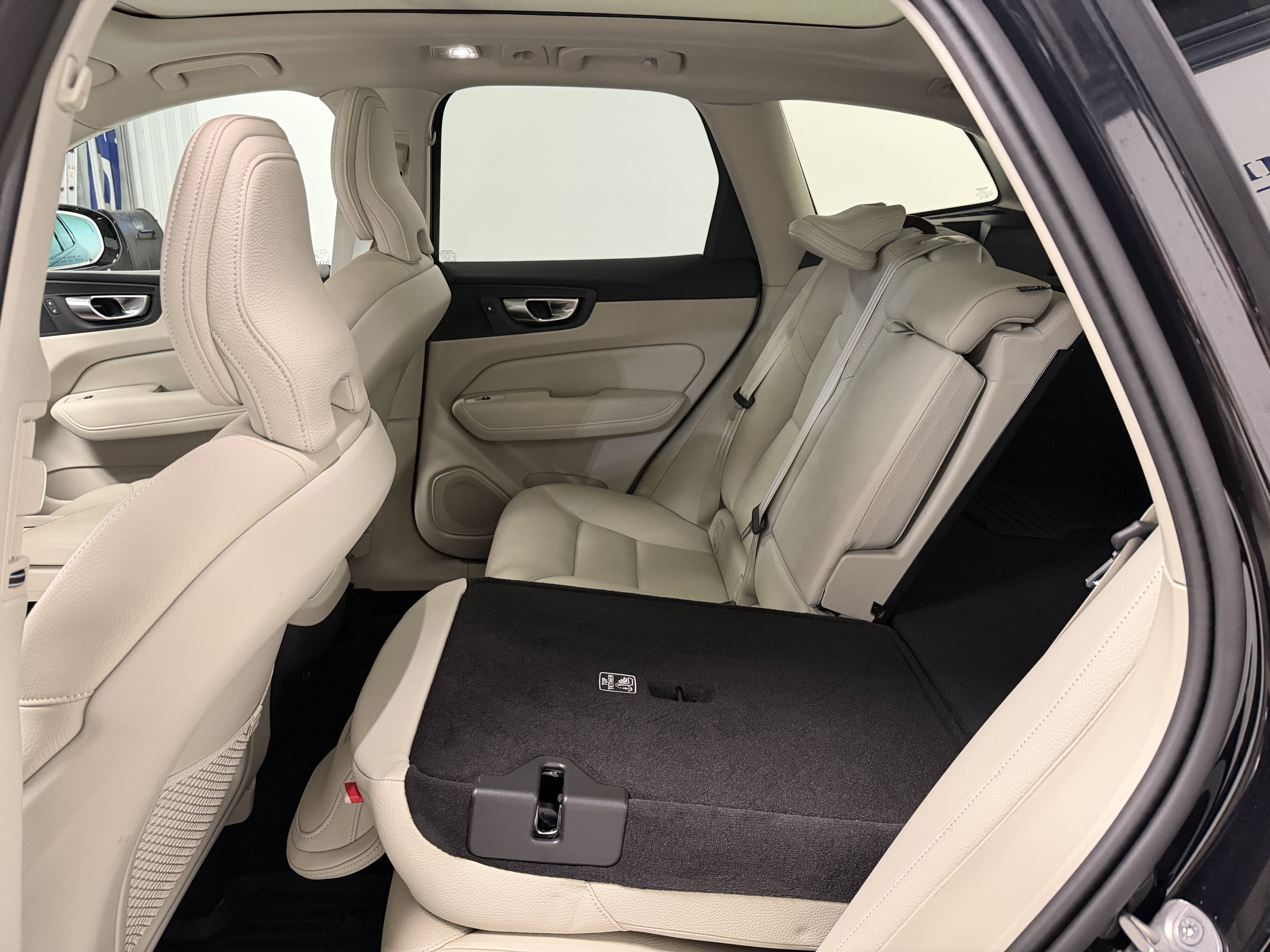 2025 Volvo XC60 Core